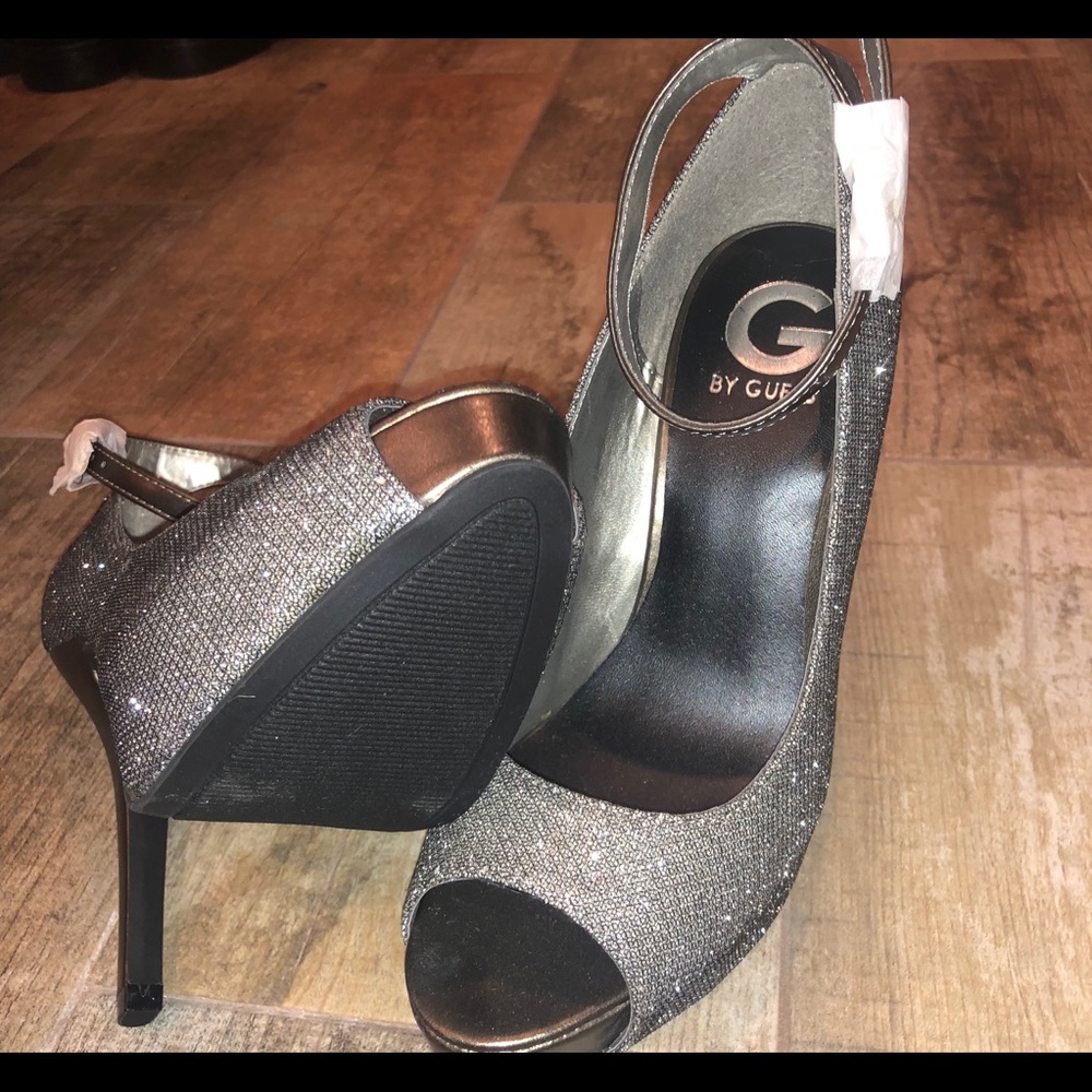 Guess Heels - Picture 3 of 4